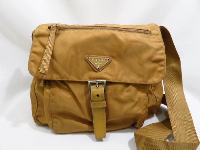 プラダ　ショルダーバッグ